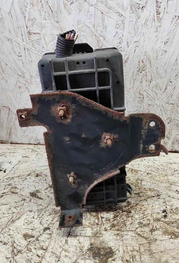 2005-2006 Ford Mustang Engine Compartment Fuse Box OEM Warranty - Image 3 of 3