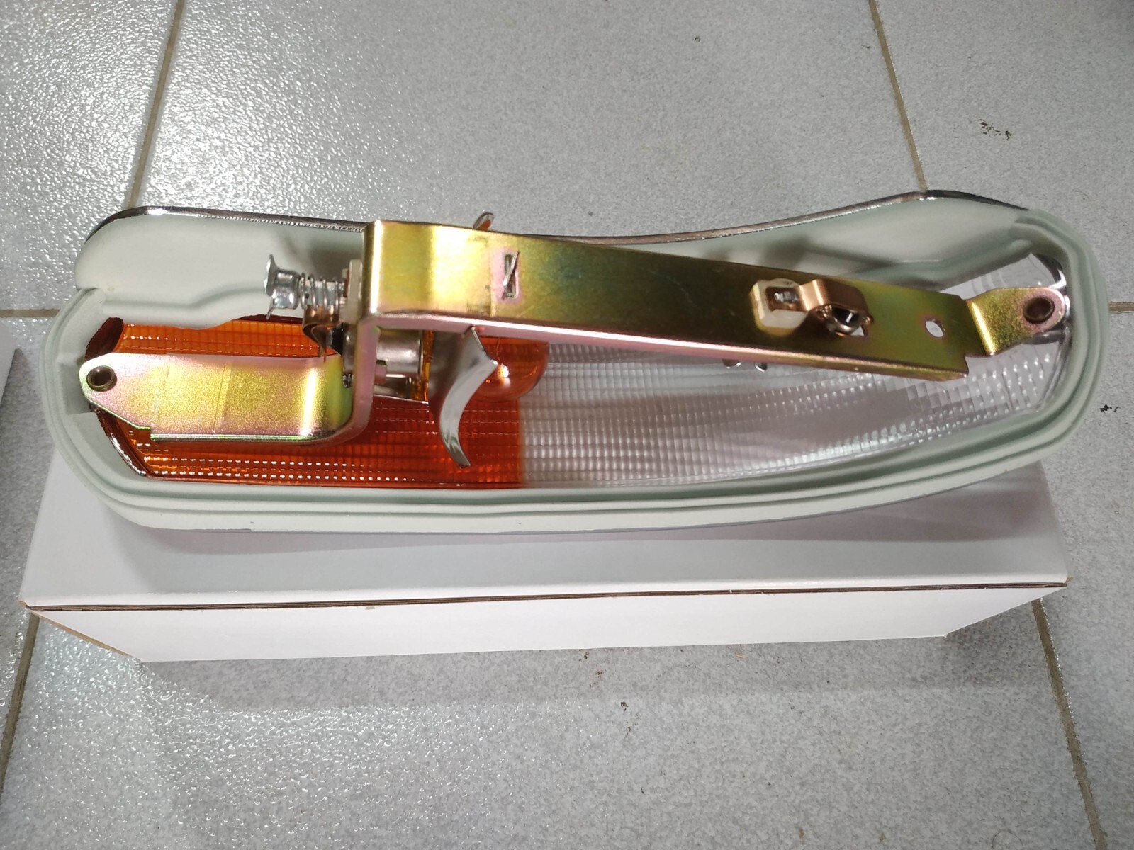 BMW E10 turn signals L+R Euro Italian clear-amber !NEW! 63138454118 63138454119