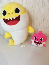 Pinkfong Baby Shark  Plush Plays Original Song 11" With Small Mom