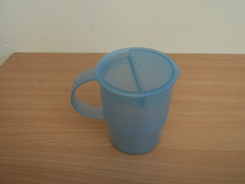 Pichet doseur Tupperware de 1/2Litre  gradué - Couvercle 25ml et 10ml. - Photo 4/4