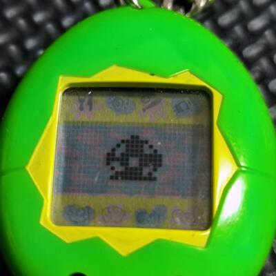 Tamagotchi GEN1 グリーン tamagotchi First Generation Tamagotchi Yellow Green Actual