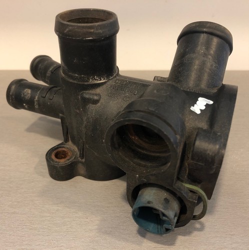 VW Golf II Kühlerstutzen Thermostatgehäuse Stutzen 030121117D