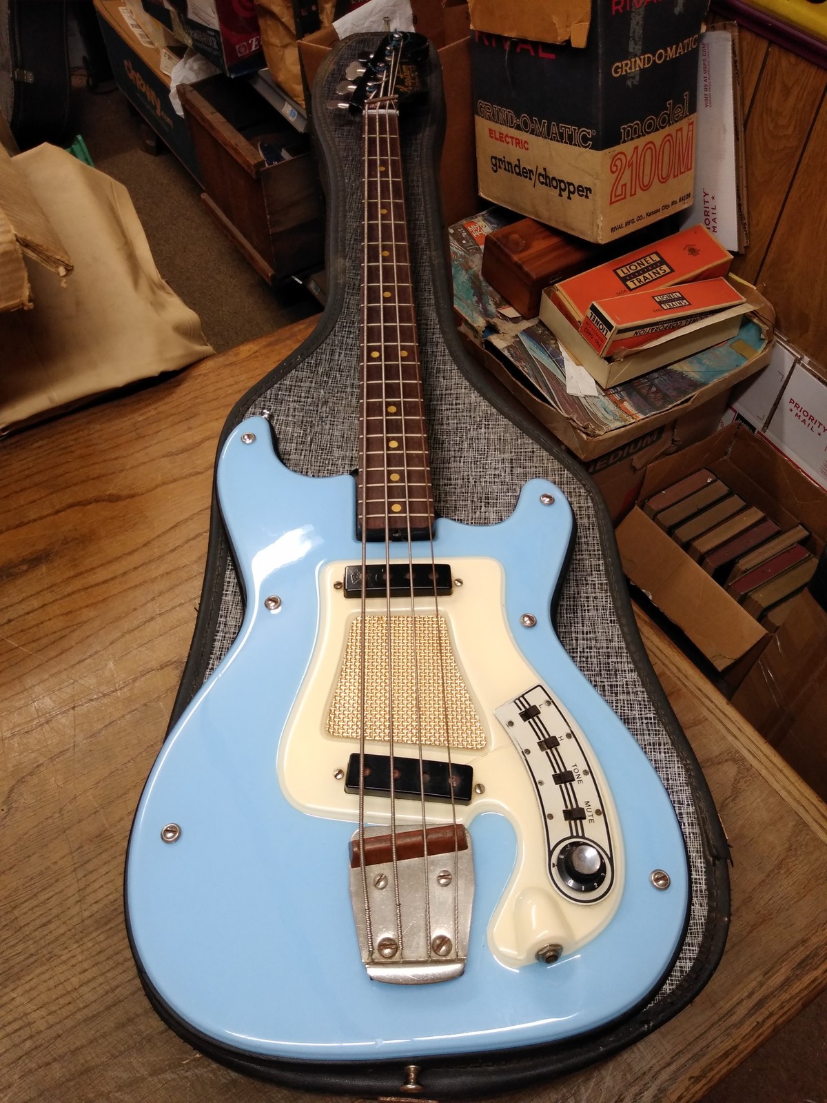 Vtg 1960s Hagstrom Electric 4 String Solid Body Bass Guitar Baby Blue w / Case!!