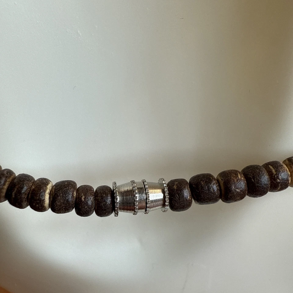Gargantilla marrón 18" tallada collar de cuentas de madera de coco joyería surfista 18" Foto 3 de 3