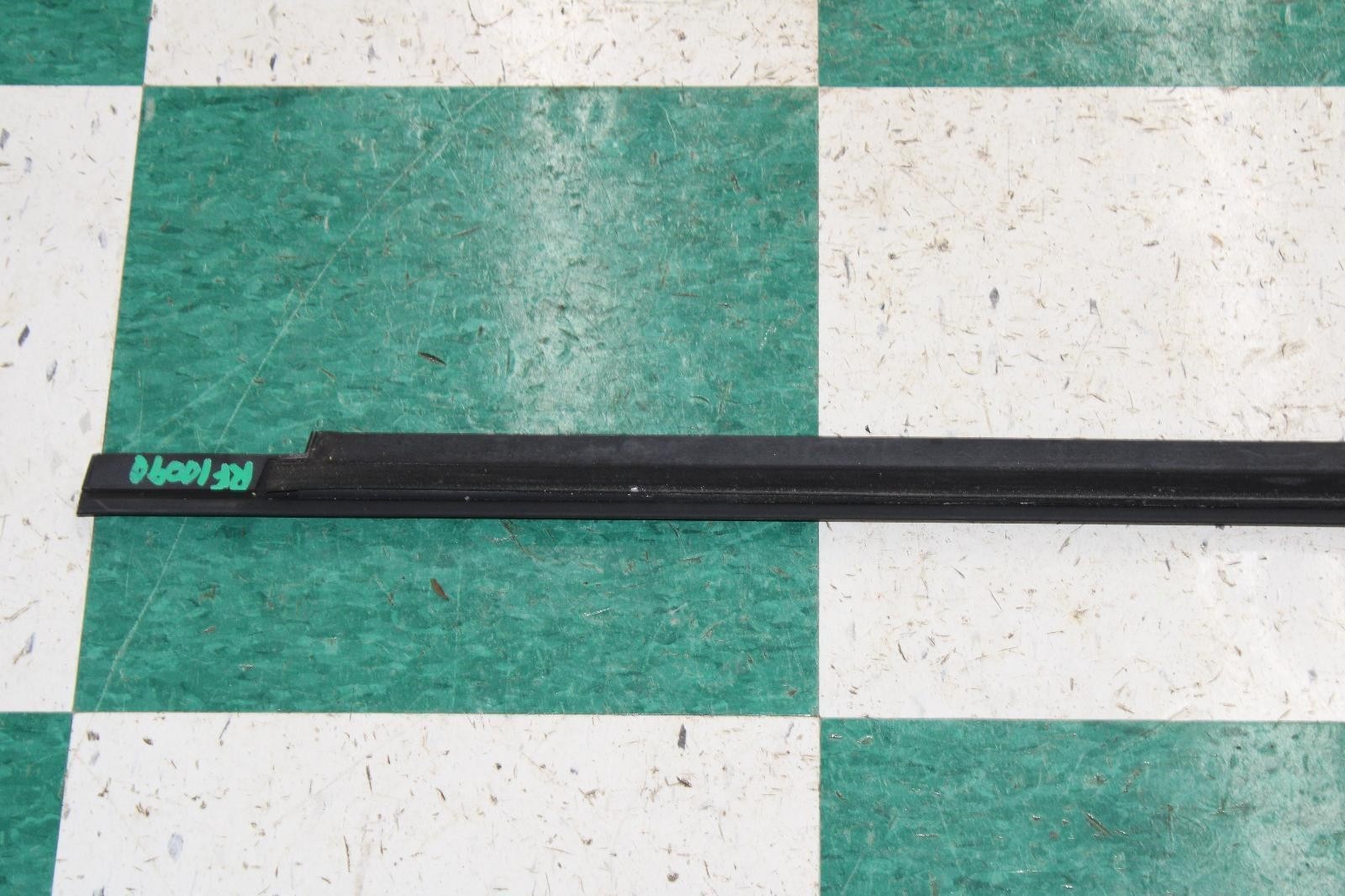 Maserati Ghibli 2014-2024 Front Right Trim molding Chrome