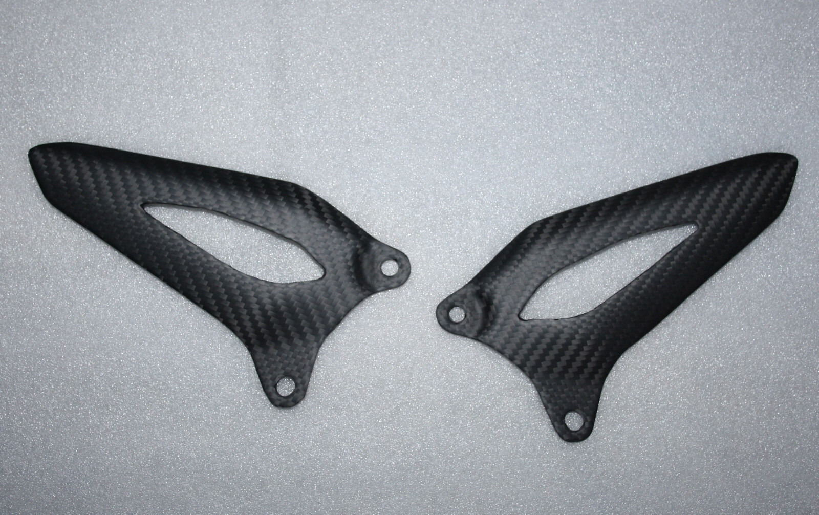 Platines Triumph Speed Triple 1200 RR RS en carbone mat pour carénage moto