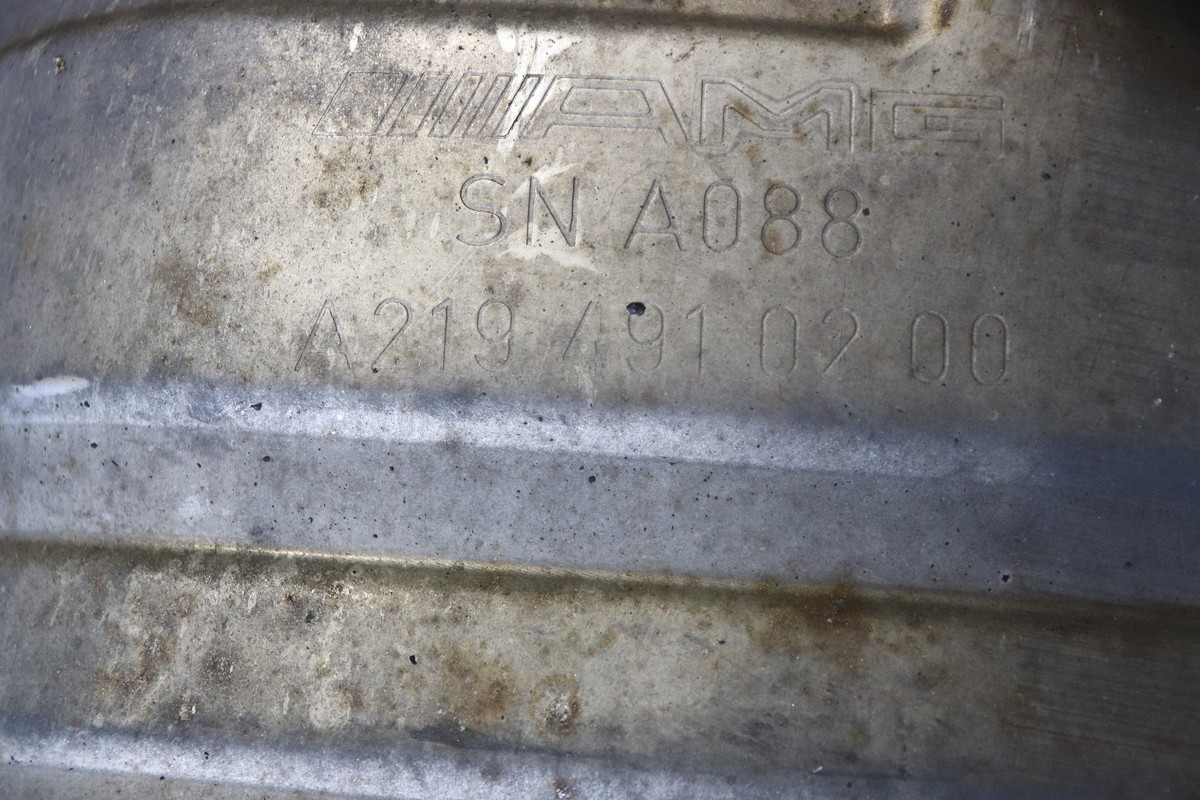 06 MERCEDES CLS CLS55 AMG W219 EXHAUST RESONATOR PIPE MUFFLER REAR  