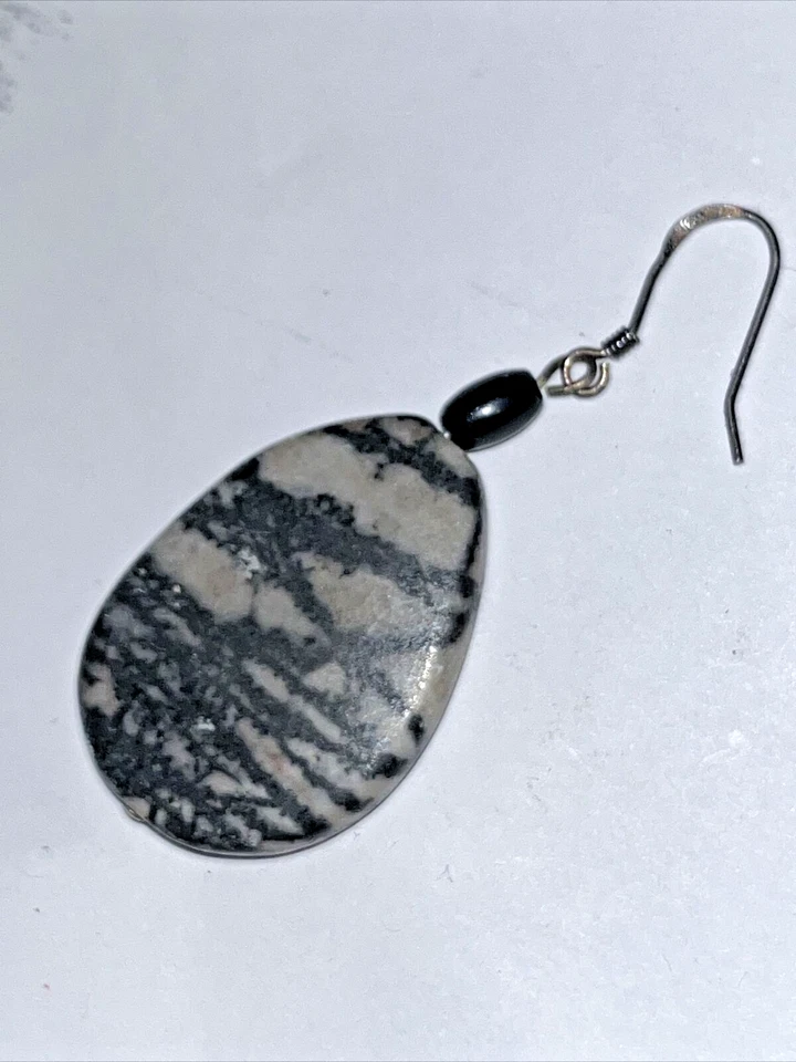 Pendientes de piedra natural pulida gris y negro 1,5 pulgadas Foto 2 de 4