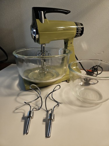 Vtg Sunbeam Avocado Mixmaster Stand Mixer 12 Speed 2 Bowls,cord, Beaters & hooks