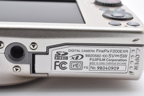 Fujifilm FinePix F200EXR Silver Compact Digital Camera [Exc From Japan Y2147 - Picture 11 of 12