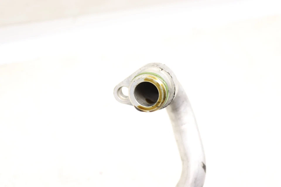 Mercedes-Benz E63 AMG S 2014-2016 5,5 L - Enfriador de aceite del motor línea/tubo Foto 3 de 4