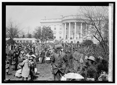 Photo:Easter egg rolling at White House 1914