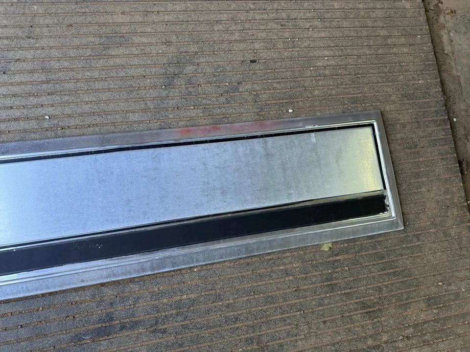 Оригинальная отделочная панель молдинга задней двери 1980-1986 Ford Bronco 80-86 - Изображение 3 из 3