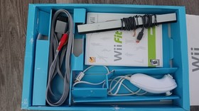 Nintendo Wii Console White Complete In Box CIB with Wii Sports Bundle - Tested