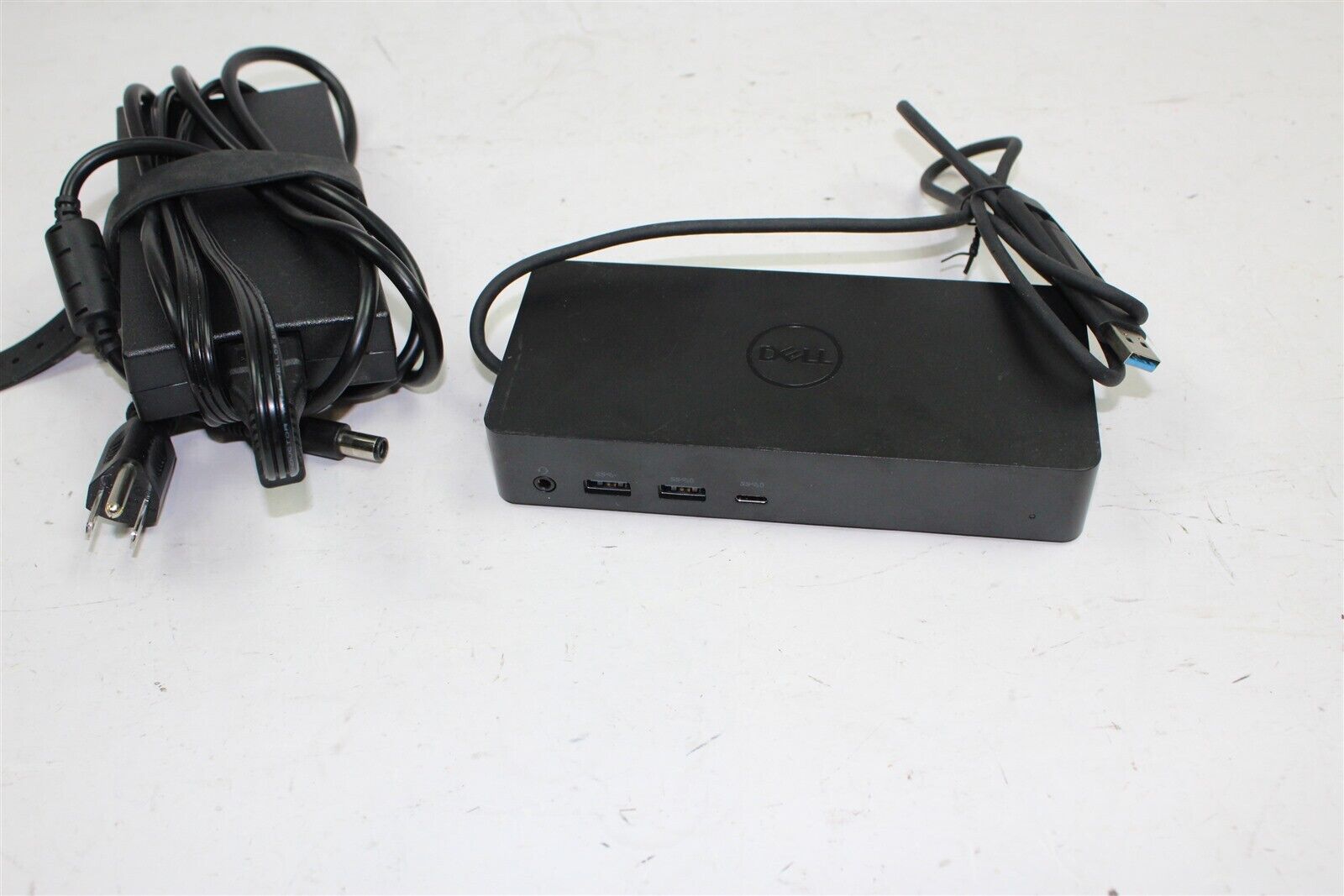 Dell M4TJG - Dell D6000 Universal Docking Station with 130W Adapter JU012