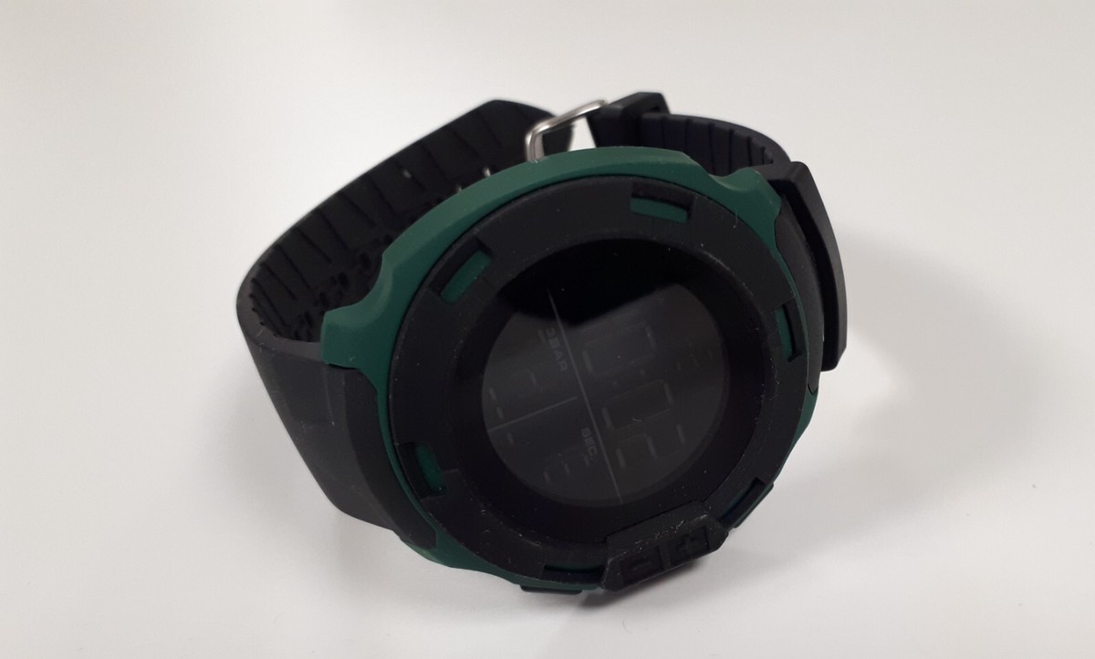 Digital Watch W700xc Watch BNMI 1817G Montre Digital NOIR VERT