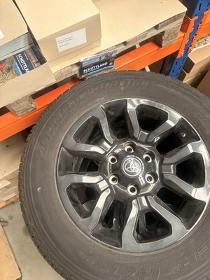 Toyota Hilux Alufelgen 18 Zoll Bridgestone Dueler 265/60 R18 +Sensoren+Ersatzrad