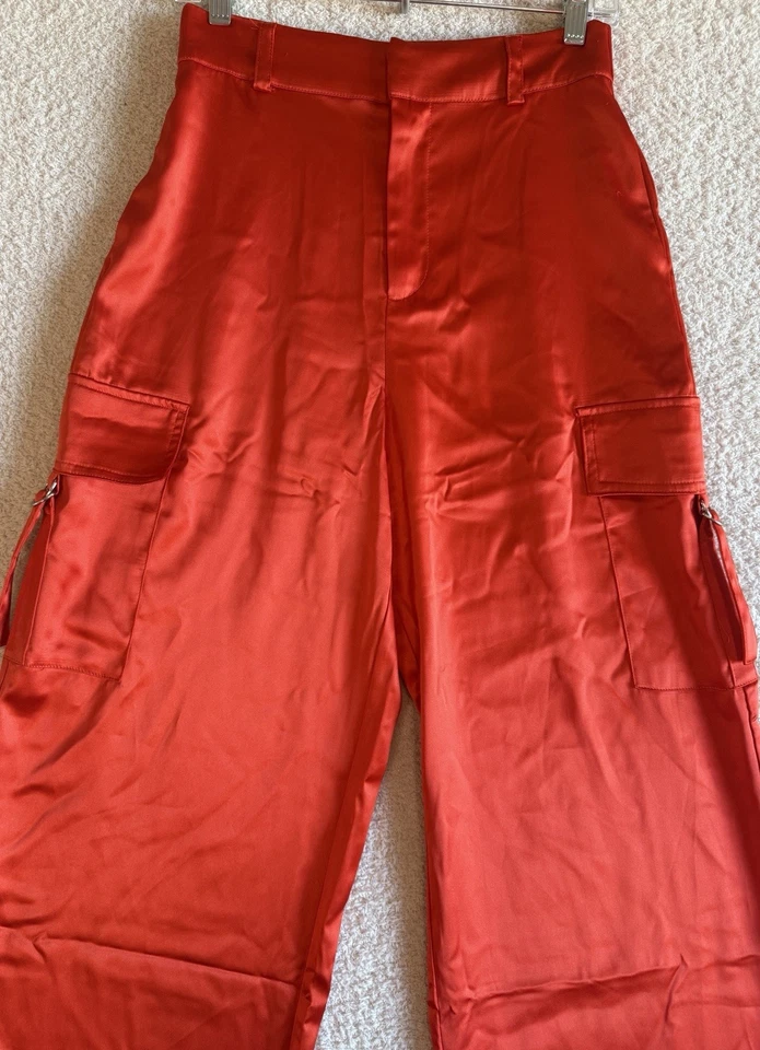 Pantalones cargo House Of Harlow 1960 para mujer naranja satinado/rojo talla pequeña Foto 3 de 4
