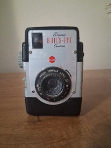 Vintage Kodak Brownie Bulls-Eye 620 Film Camera Shutter USA