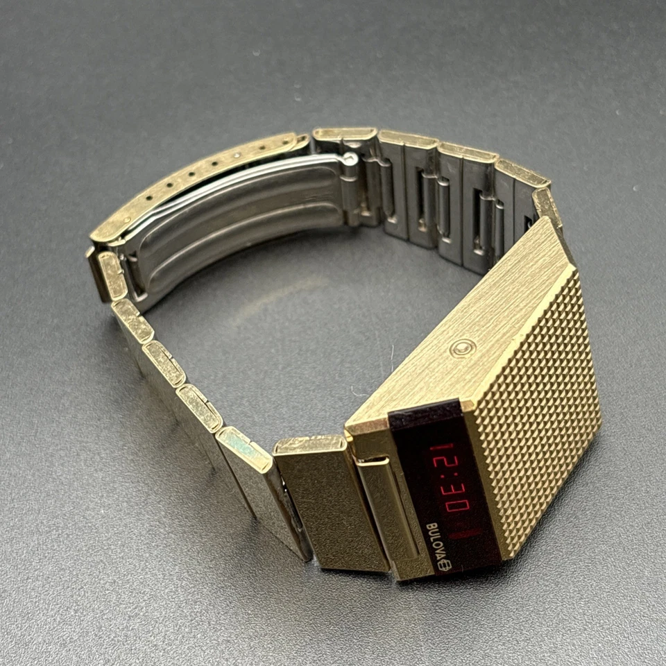 Reloj Pulsera Vintage 1976 Bulova Computron Hombre Digital LED Tono Dorado - Leer Foto 4 de 4