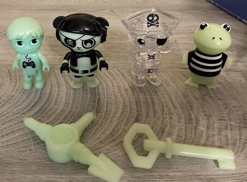 Ryan's World Glow-in-the-Dark Pirate Ship and Figures Including Clear Pirate - Picture 8 of 12