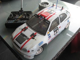 Tamiya 1:10 4 Wd Toyota Corolla mit RC und Motor für Bastler Dachbodenräumung