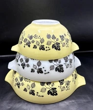 Vintage Pyrex Yellow & white Gooseberry Cinderella mixing bowls
