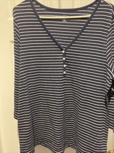 Ladies Old Navy Top Size XXL