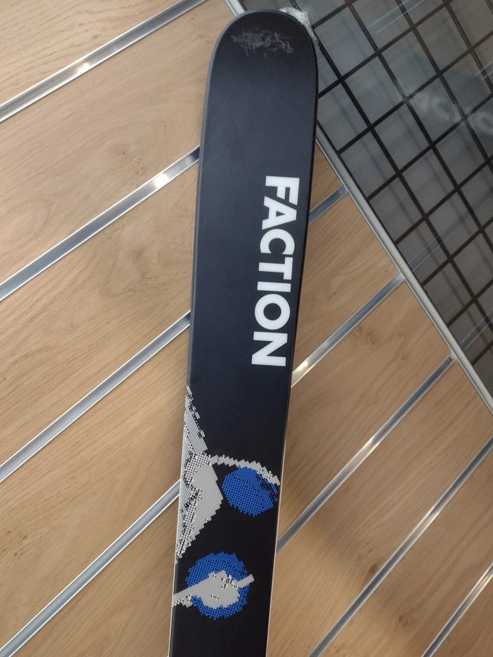 Esquís Faction Prodigy 1 (solo esquí) 2025 171 originales $599 Foto 2 de 4