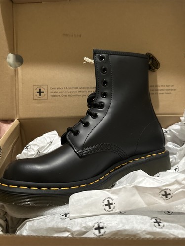 1460 WOMEN'S SMOOTH LEATHER LACE UP BOOTS