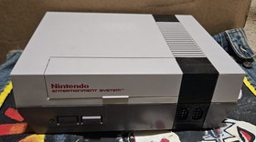 Nintendo NES Action Set Consola Hogar Con Mandos, Zapper, Cables y Juego