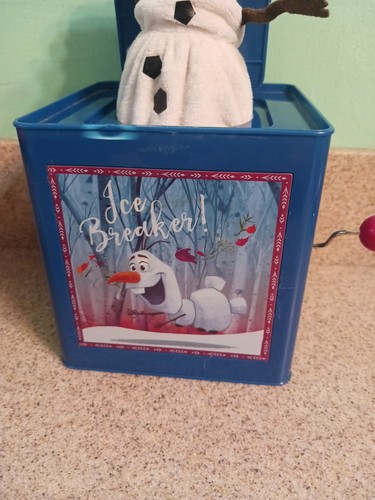 OLAF Disney Frozen 2 Jack In The Box Toy Plays Music Deck the Halls (Works) - Picture 2 of 7