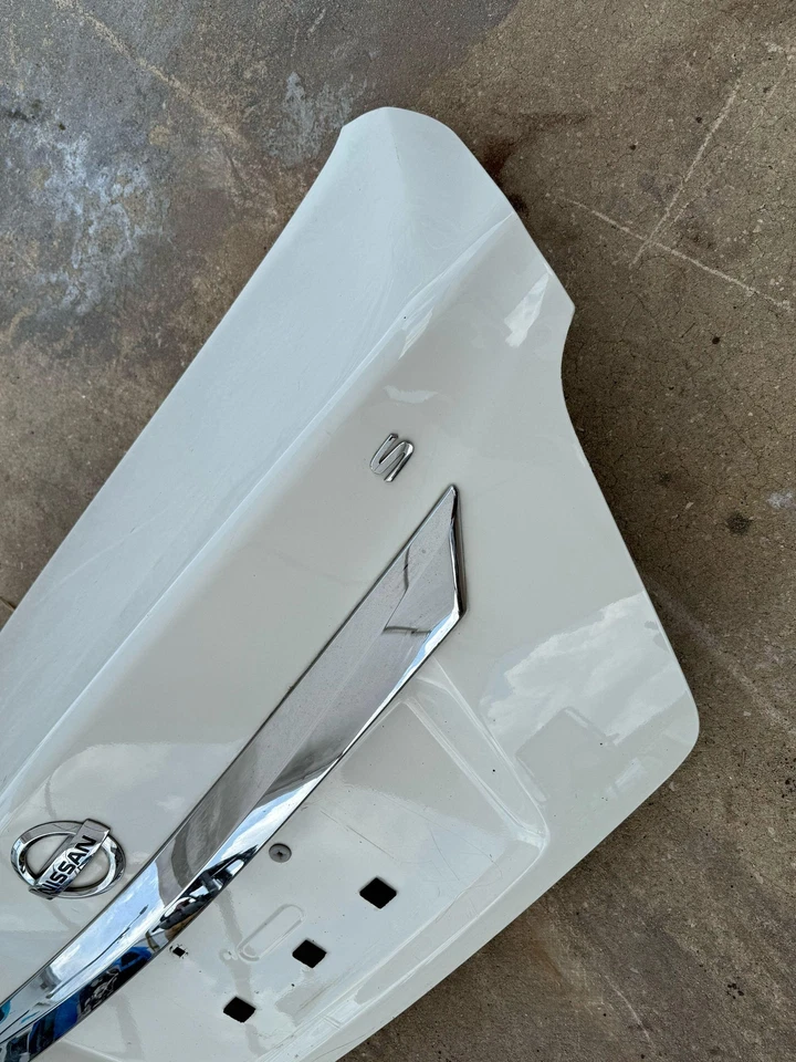 2013-2015 NISSAN ALTIMA SEDAN REAR TRUNK DECK LID WITH CAMERA OEM - Image 3 of 4