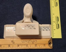 Martha Stewart - Folding Edger Paper Punch Repeating Holly Vine Pattern
