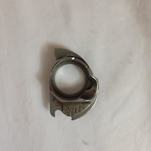 Singer 417 Sewing Machine Part Bobbin Case 172082 - Picture 2 of 3