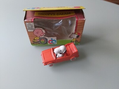   SNOOPY AUTO ESCI DIE CAST METAL SNOOPY'S GARAGE VW GOLF CABRIO
