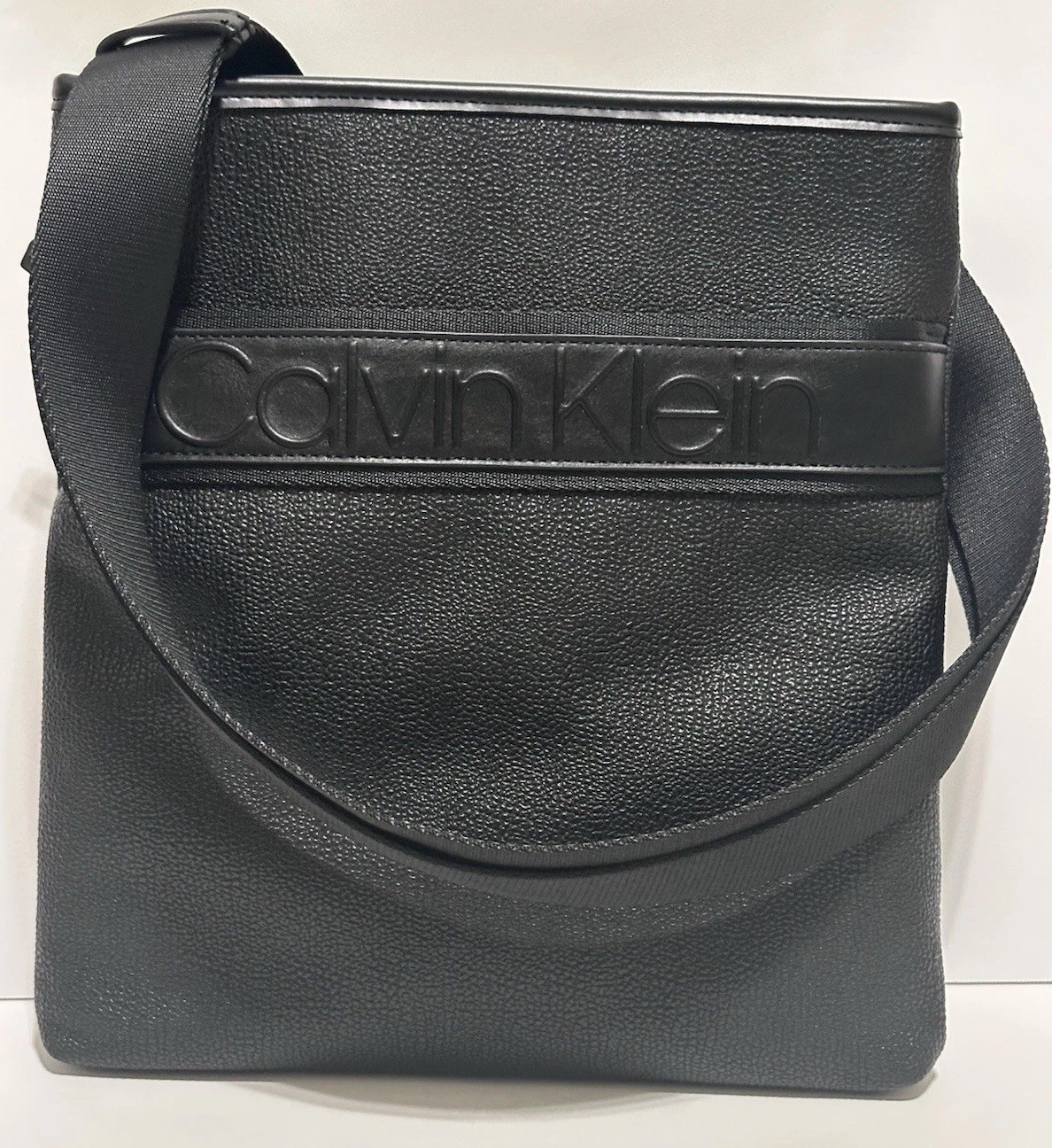 NWT Calvin Klein Black Pebbled Messenger Bag Crossbody Unise