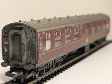 Hornby R4308A OO Gauge Hogwarts Railways CK Composite Coach Maroon Harry Potter