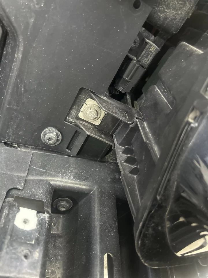 Headlight Bracket Fixing Lug Repair for Range Rover VOGUE both headlamps - Image 4 of 4