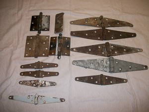 VINTAGE/ANTIQUE RUSTIC DOOR/LATCHES/HASP/HINGES (A)