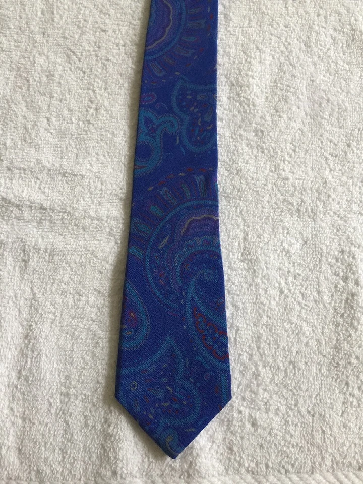 DANIEL HECHTER MENS TIE BLUE DARK BLUE PAISLEY HINT OF GRAY 2.5 X 59 - Image 2 of 4