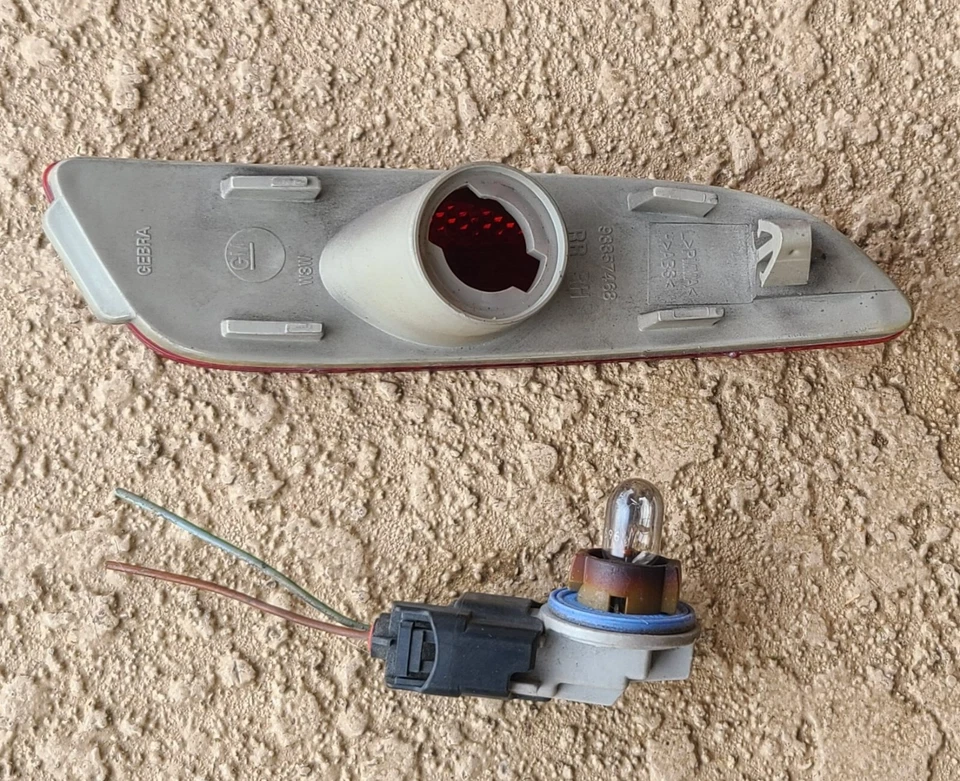 08 - 09 SATURN ASTRA OEM PASAJEROS DERECHOS LUZ MARCADORA LATERAL TRASERA Foto 2 de 4