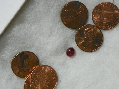 Rubin 1,62 ct 6,0x6,8x3,9 mm oval transparent schwer natürliche Mängel rot lila - Bild 2 von 2