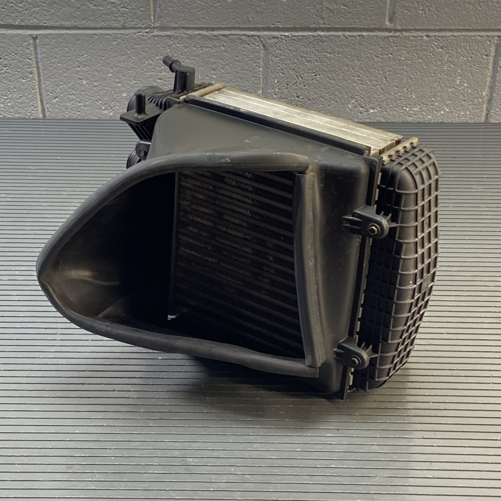 2019-2022 Maserati Levante M161 3.0L V6 Front Right Inrecooler W/ Air Duct OEM