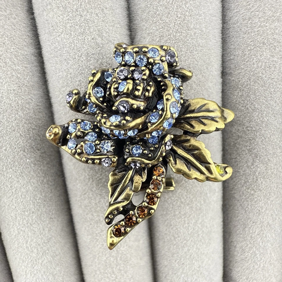 Pendientes Heidi Daus Azul Floral Omega Espalda Flor Perforada "Rosa Elegancia" Foto 4 de 4