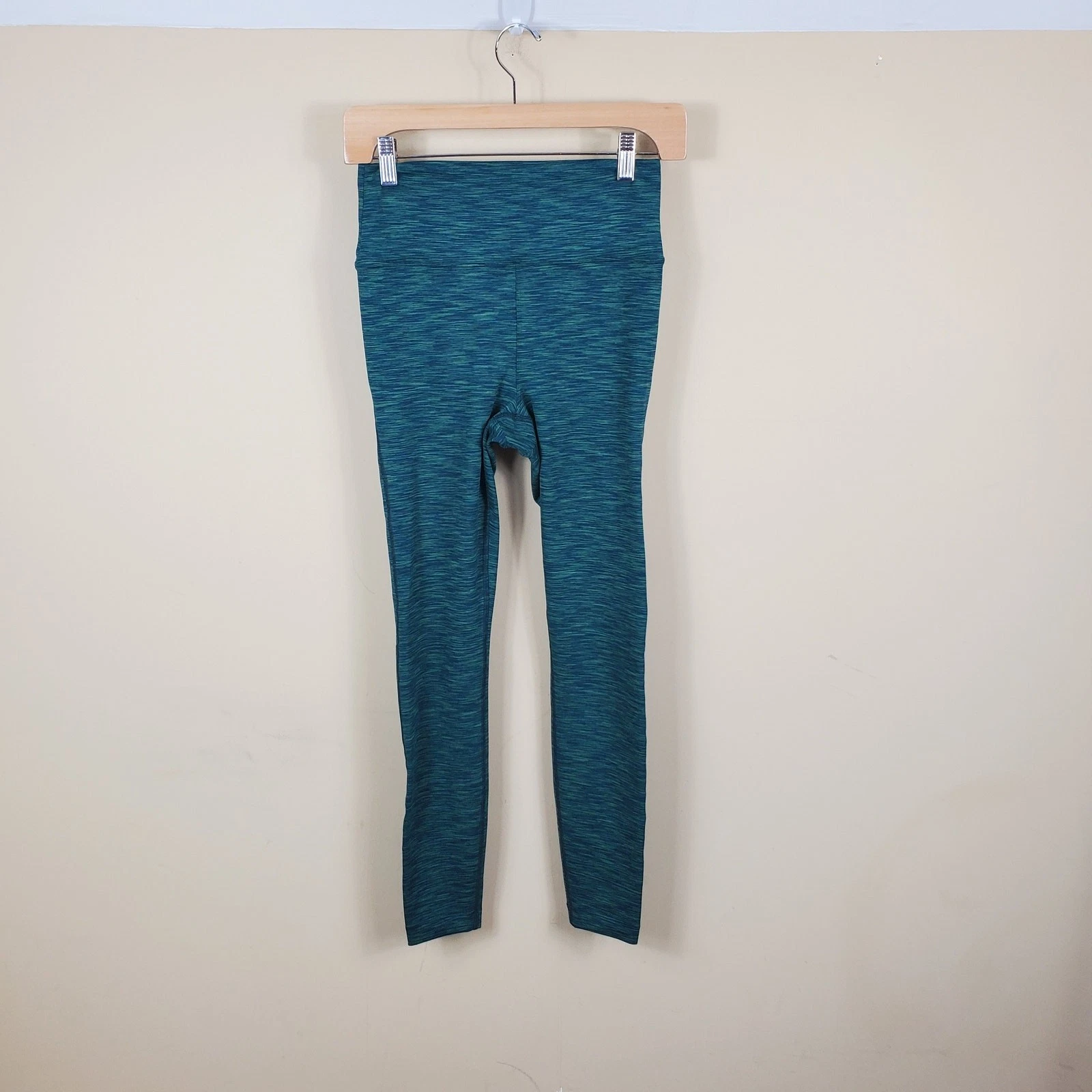 Outdoor Voices Heather Green High Waisted Leggings Size S
Opens in a new window or tab