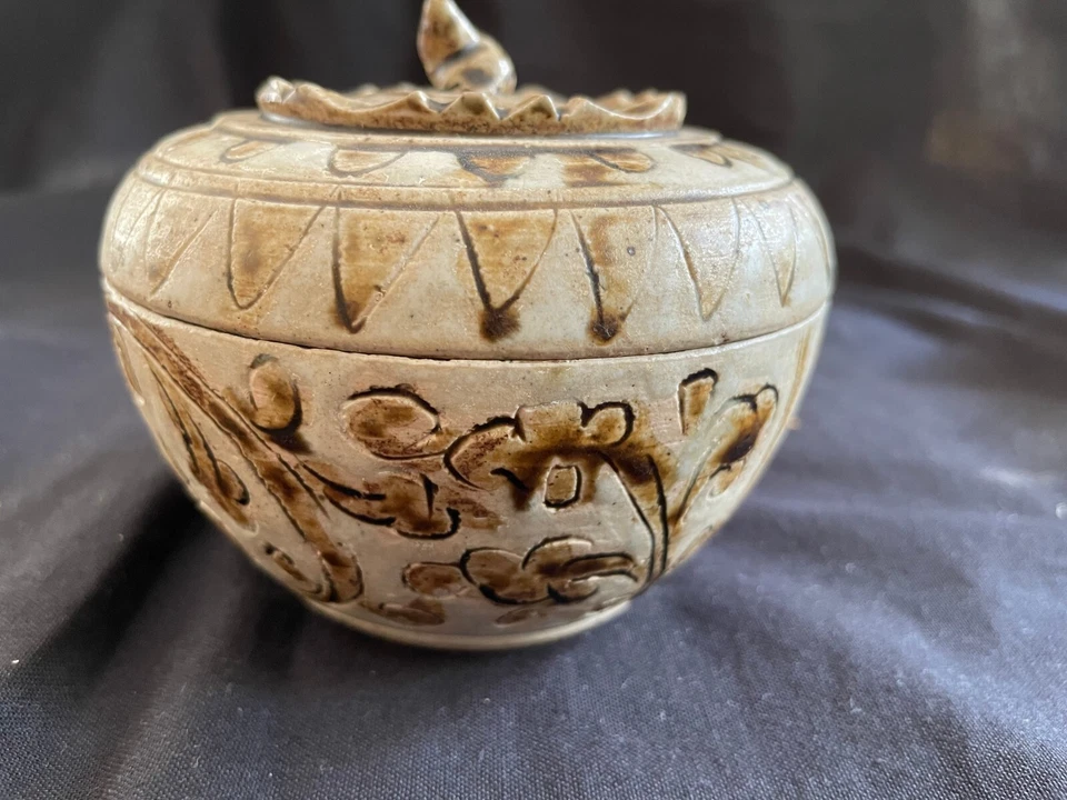 Antique 15th C pottery, Sawankhalok ceramic box, Swankalok Thailand Siam - Image 3 of 4