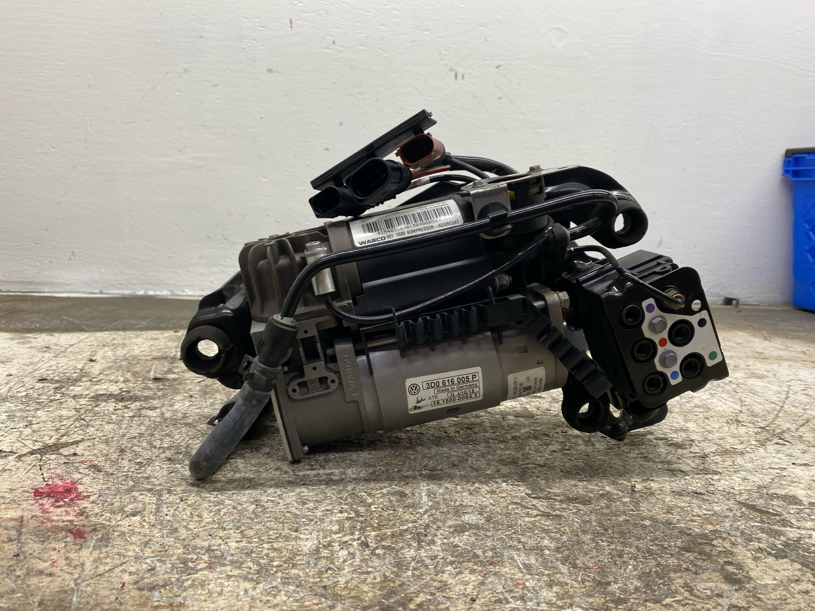 Bentley Flying Spur 2003-2018 Air suspension compressor