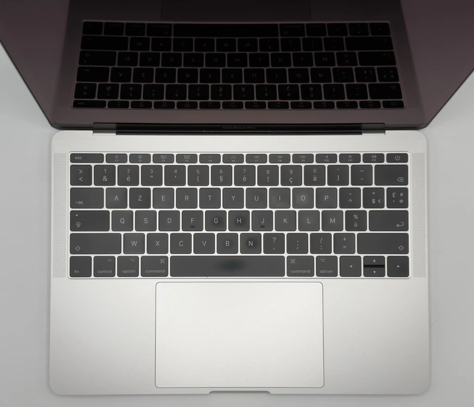 MacBook Pro 13” (Mi-2017) – i5 2,3 GHz – 8 Go – 256 Go - Silver - Photo 2/4