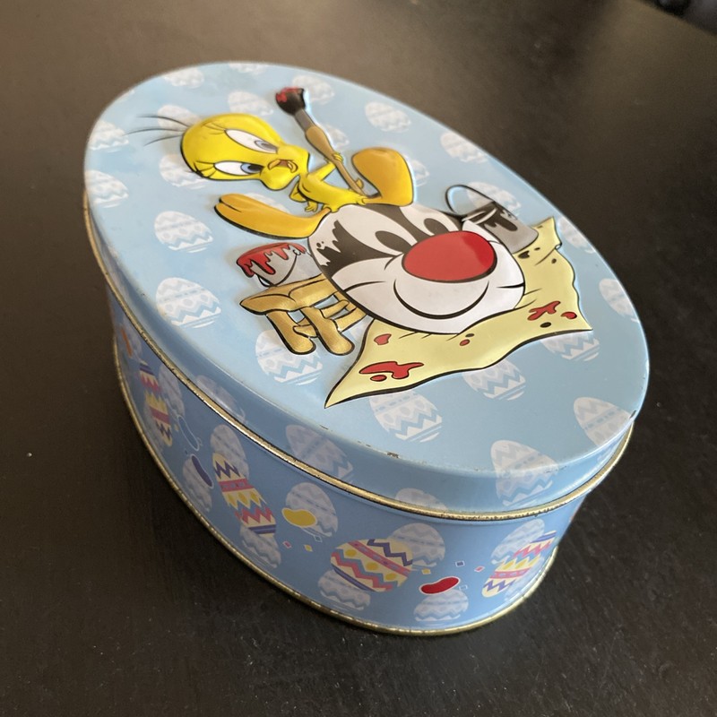 Vintage Looney Tunes Metal Tin Tweety Bird Sylvester Cat Eggs Easter Painting